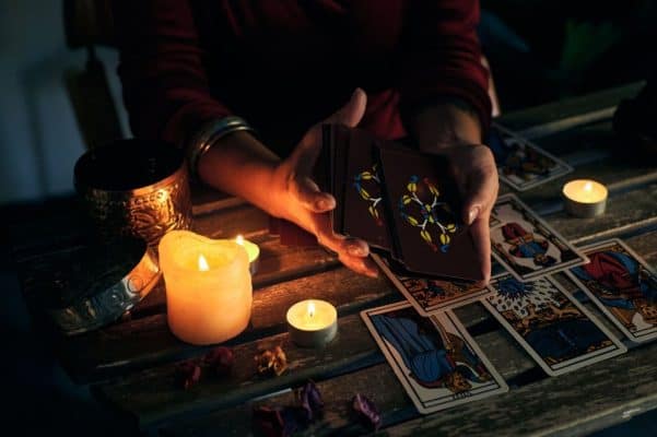femme voyante tarot esoterique